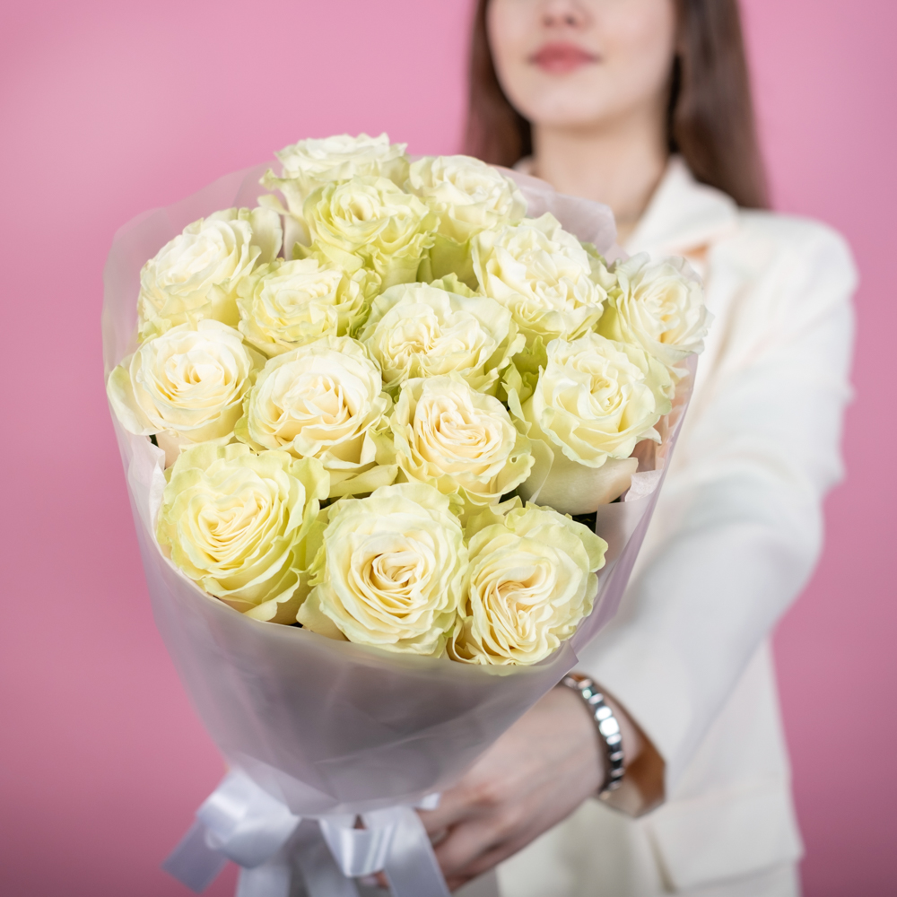 Букет из 15 белых роз 40-50 см  (Эквадор) Букет из 15 белых роз 40-50 см  (Эквадор)