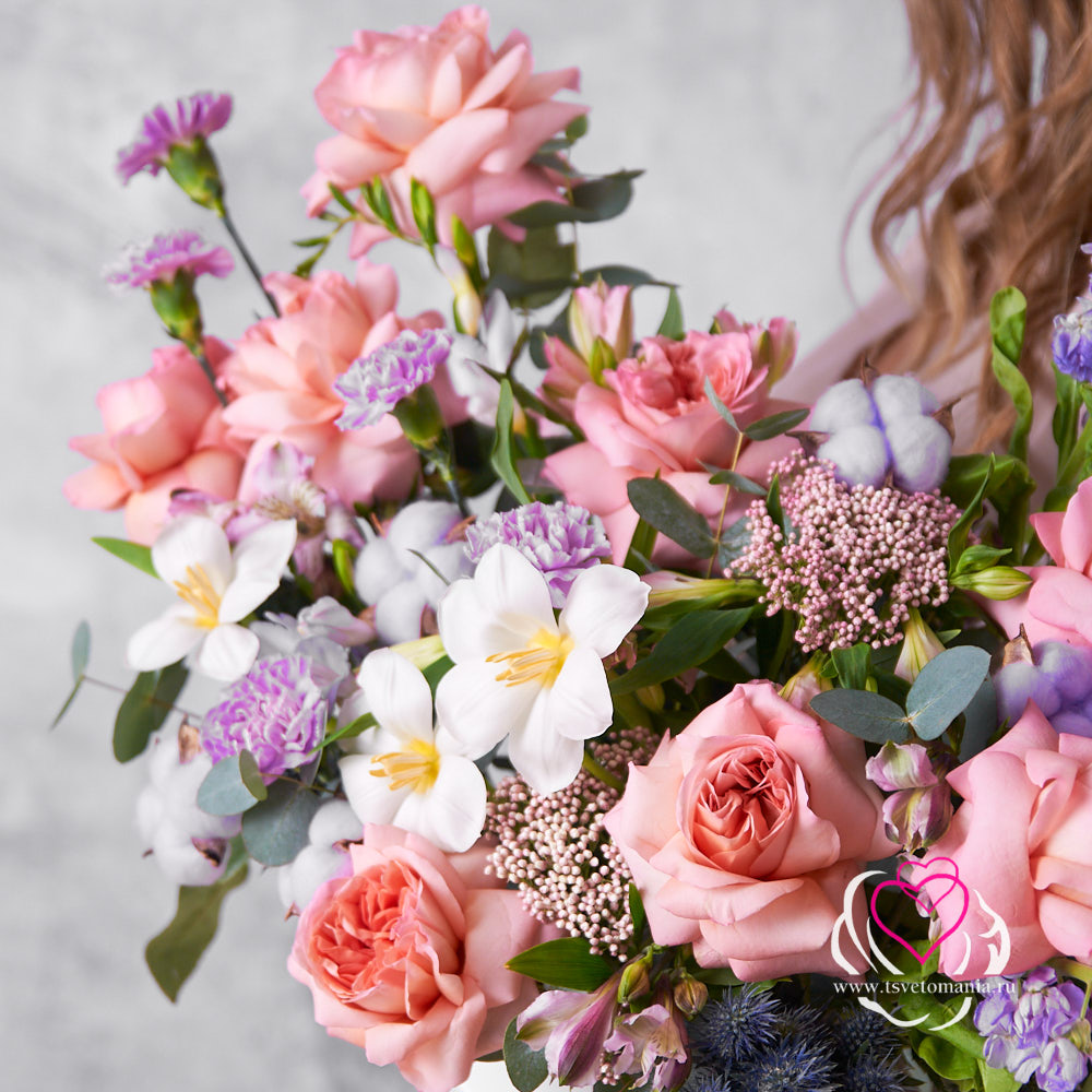 Композиция в шляпной коробке «Ласковая нежность» Композиция в шляпной коробке «Ласковая нежность»